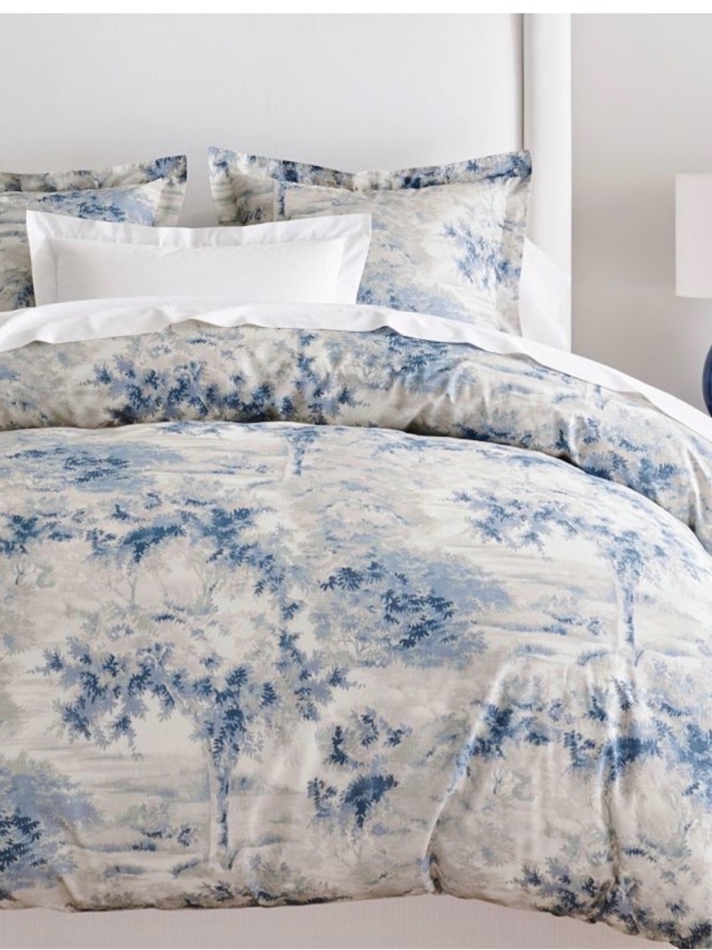 Pottery Barn Blue and Cream Toile-Style Duvet Cover. Excellent condition!